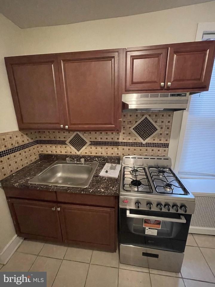226 S 56th St #2 - Photo 4 of 13