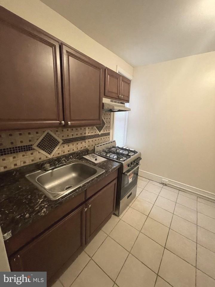 226 S 56th St #2 - Photo 5 of 13