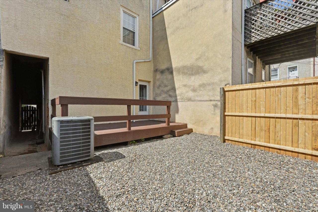 185 Gay St - Photo 4 of 15