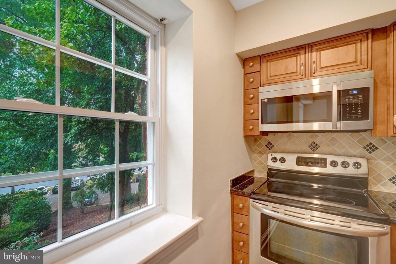 1315 N Ode St #704 - Photo 5 of 47