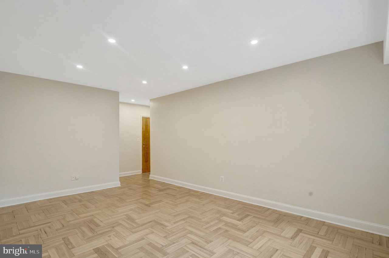 1315 N Ode St #704 - Photo 7 of 47
