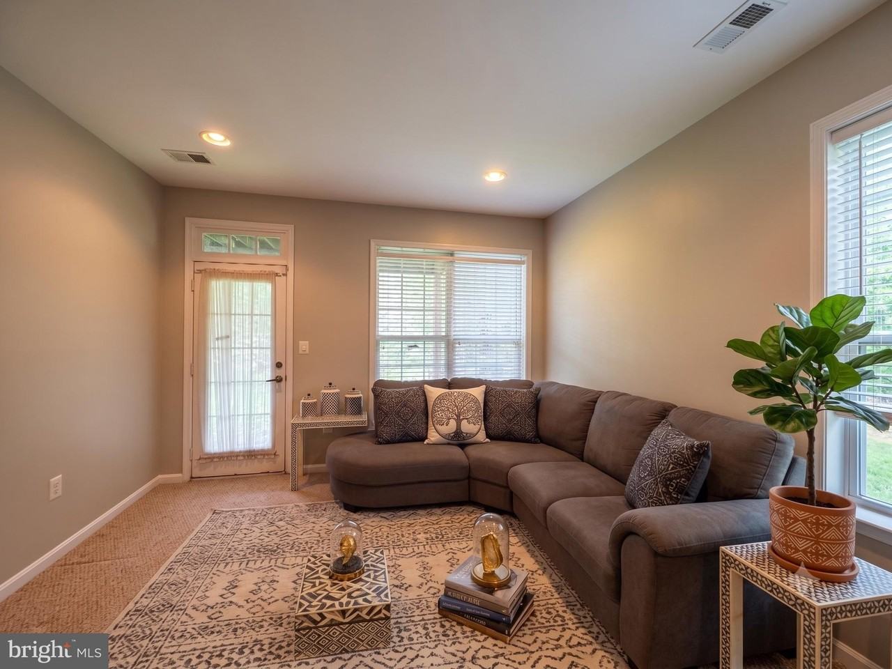 5609 Faircloth Ct - Photo 5 of 13