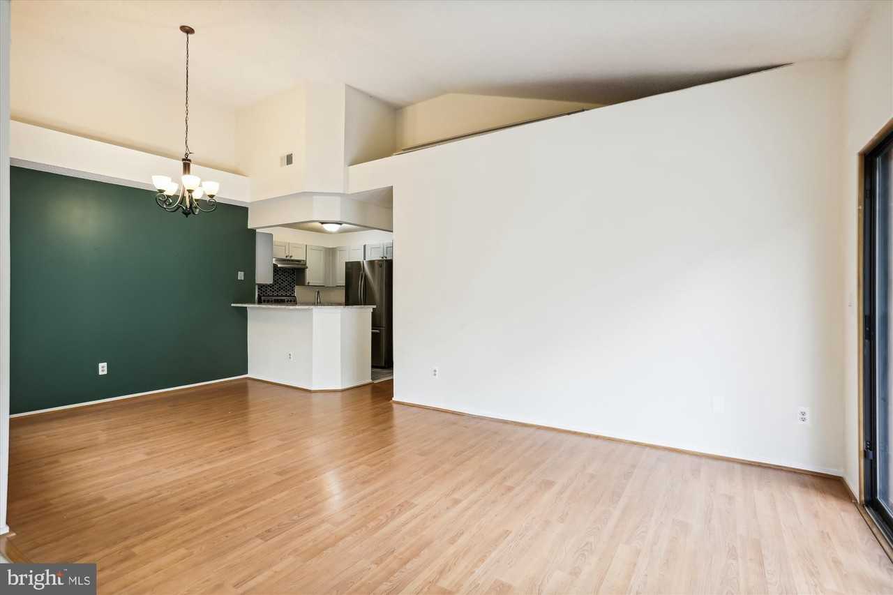 11719 Summerchase Cir Apt E #1719E - Photo 5 of 22