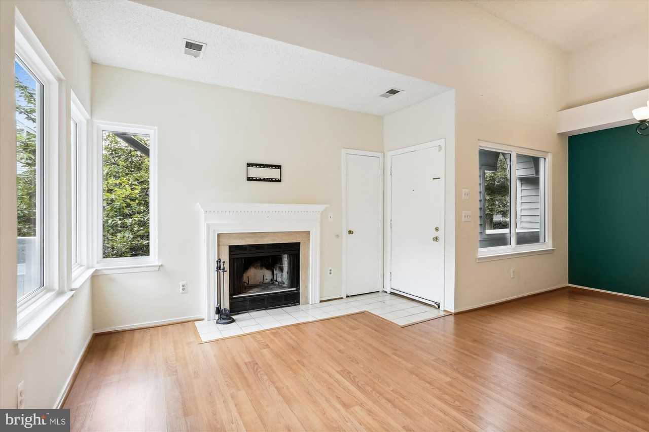11719 Summerchase Cir Apt E #1719E - Photo 6 of 22
