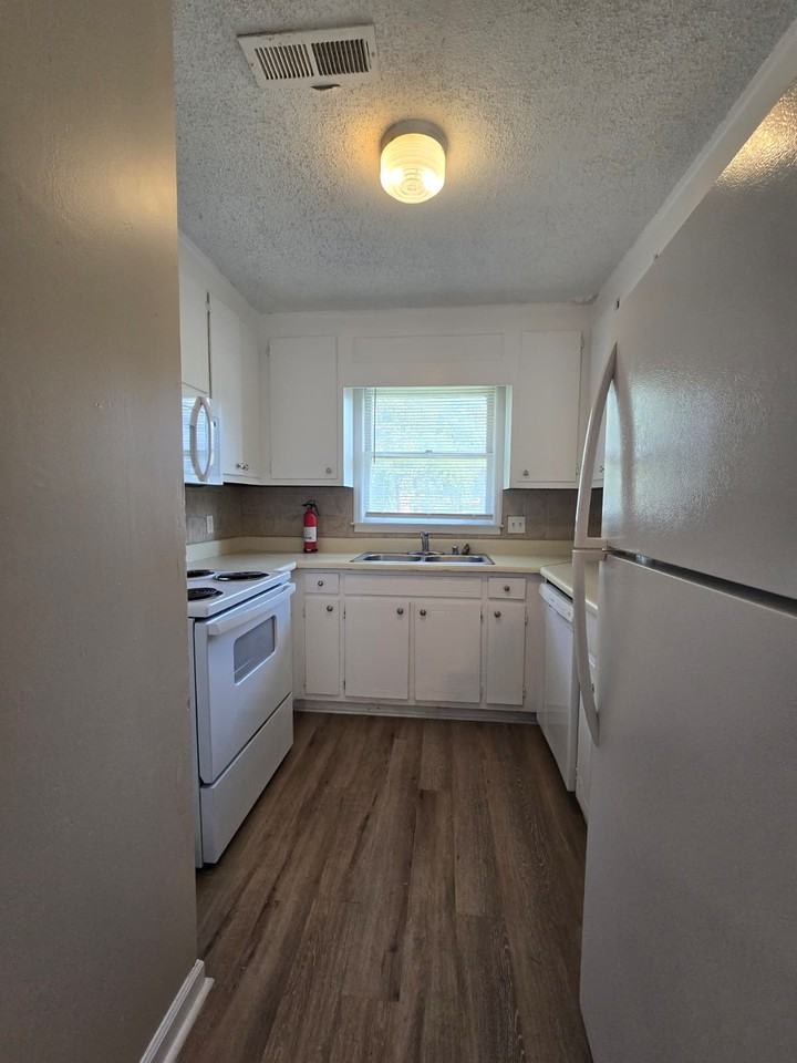 4502 Bonnell Dr Nw #C - Photo 4 of 9