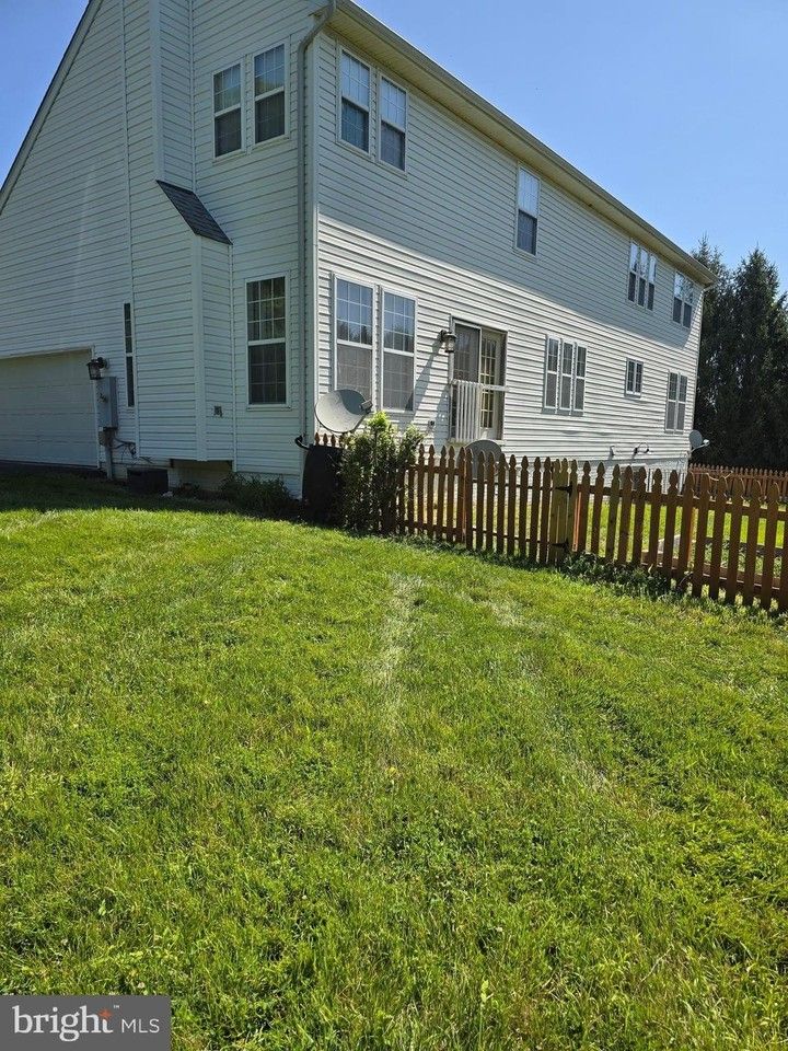 39227 Tollhouse Rd - Photo 3 of 31