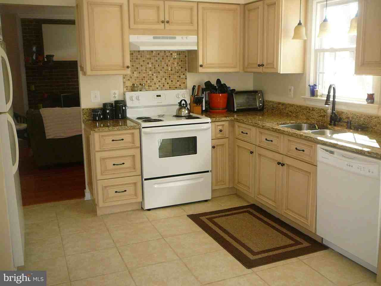 231 Vine Pl - Photo 3 of 22