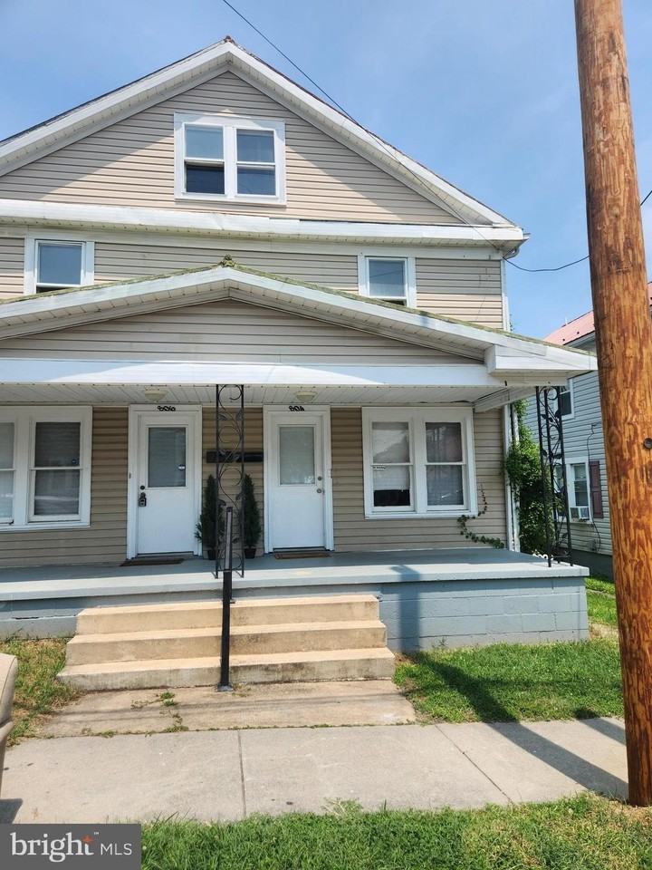 804 W John St