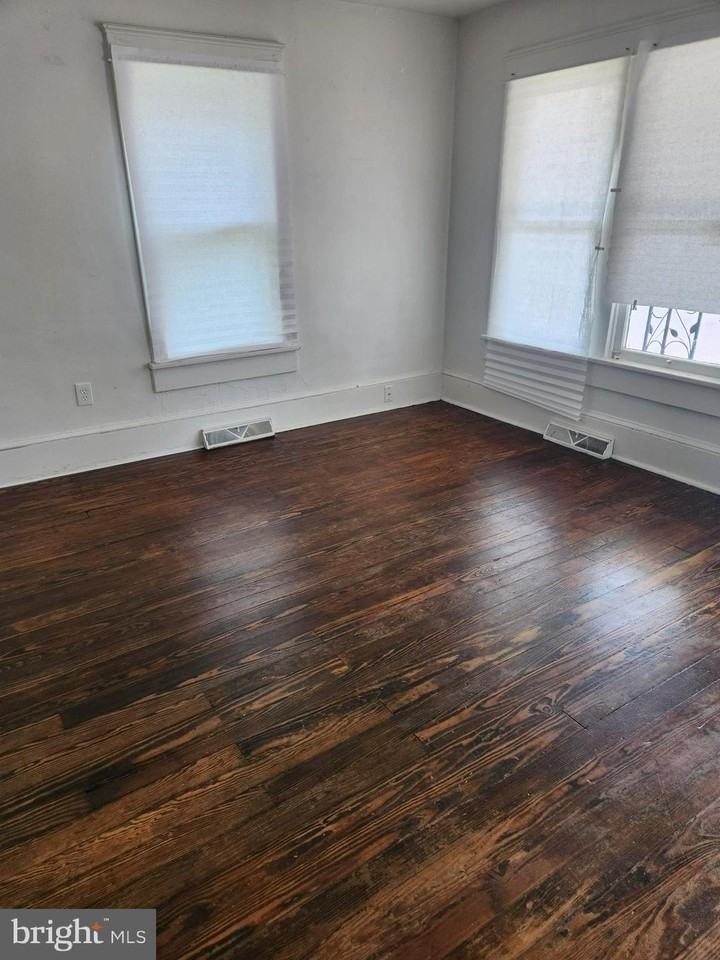 804 W John St - Photo 3 of 11