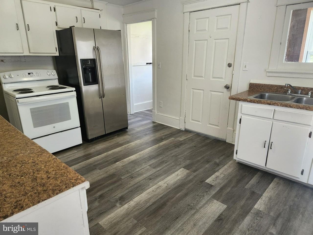 804 W John St - Photo 4 of 11