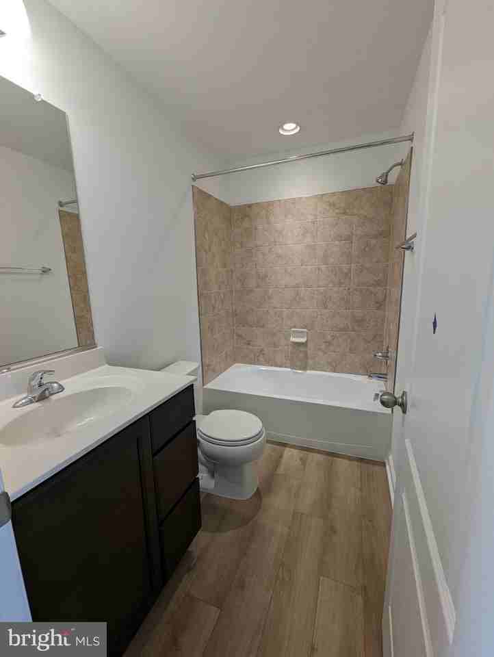 241 Hillsdale Pl - Photo 2 of 24