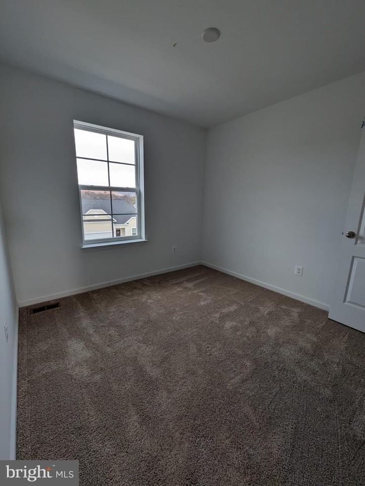 241 Hillsdale Pl - Photo 3 of 24