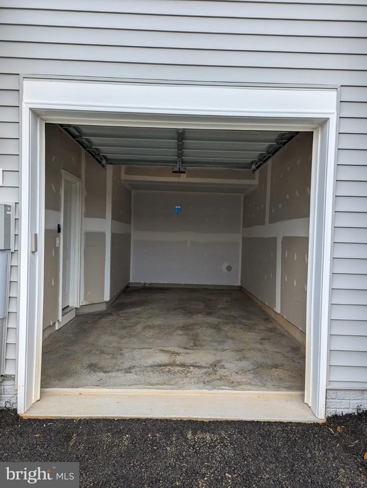 241 Hillsdale Pl - Photo 4 of 24