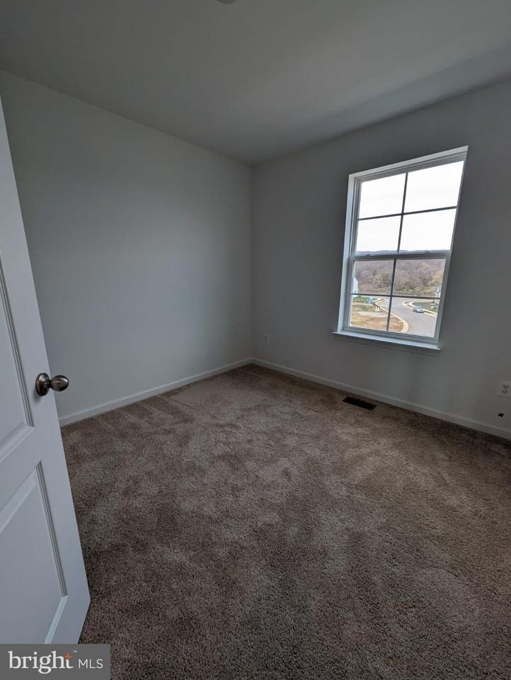 241 Hillsdale Pl - Photo 5 of 24