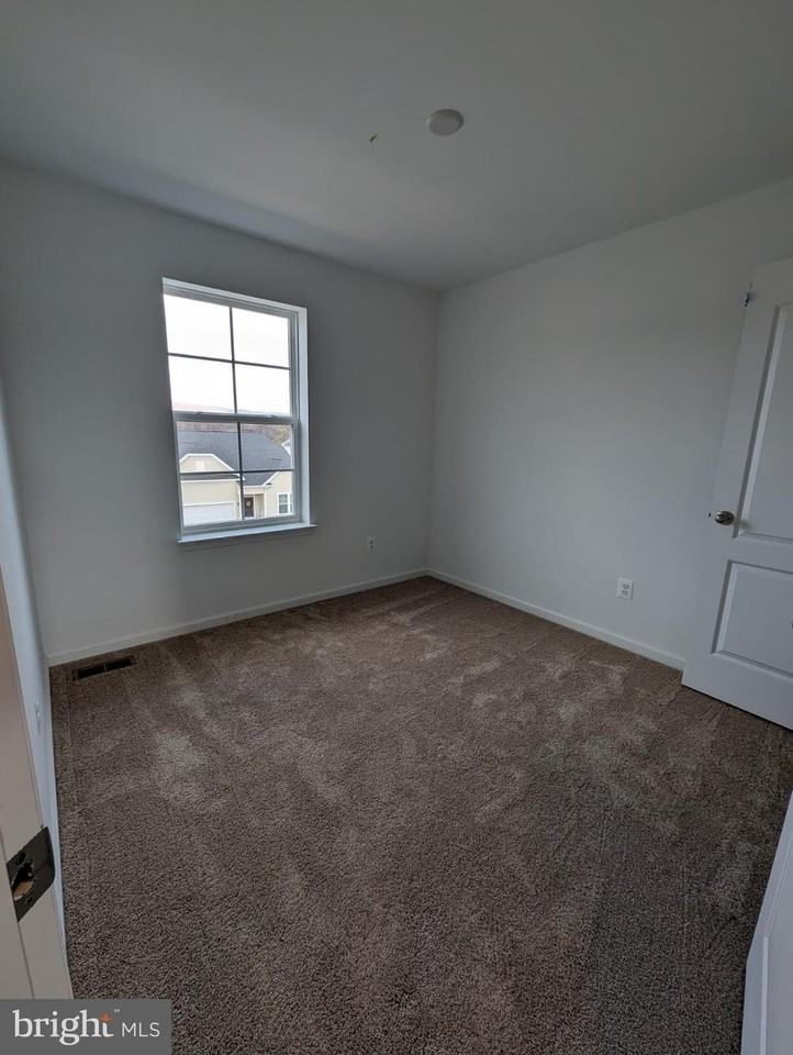 241 Hillsdale Pl - Photo 6 of 24