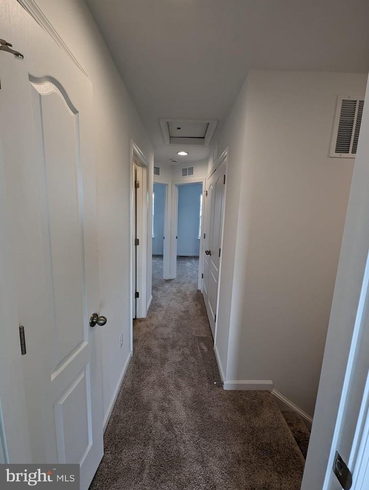 241 Hillsdale Pl - Photo 7 of 24