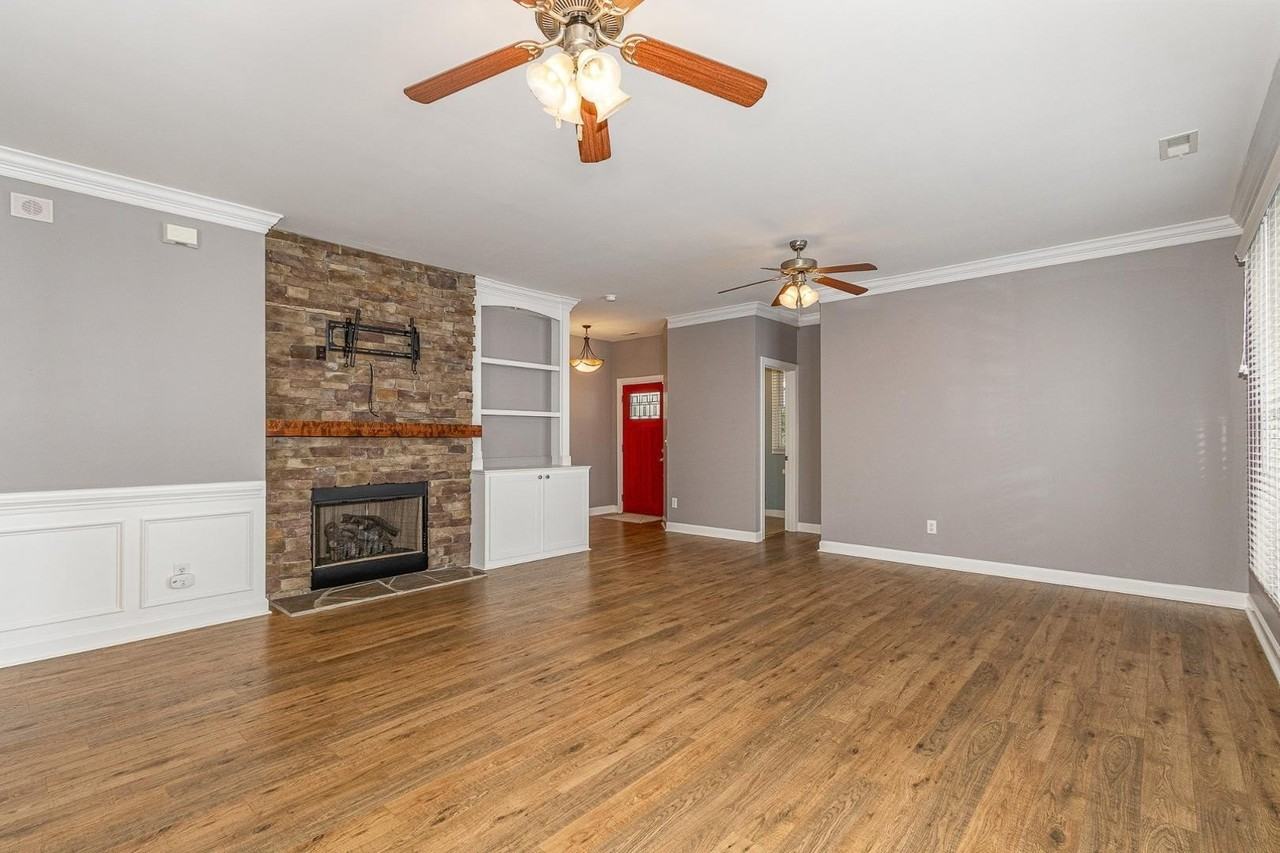 1048 Gold Rock Ln - Photo 5 of 25