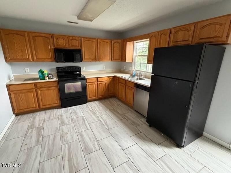 122 Arrowhead Dr - Photo 3 of 4