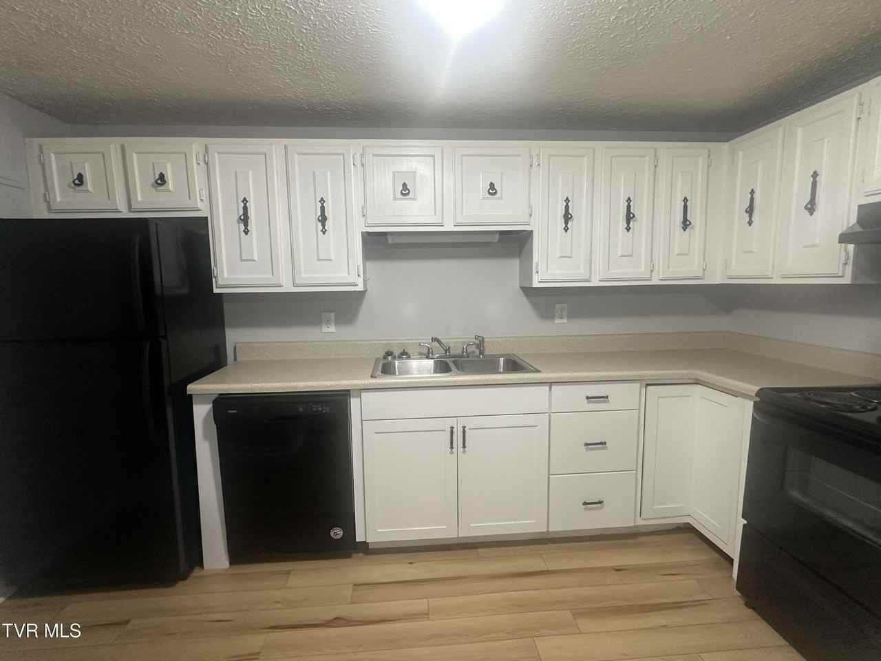 160 Kathy Ave #8 - Photo 2 of 9