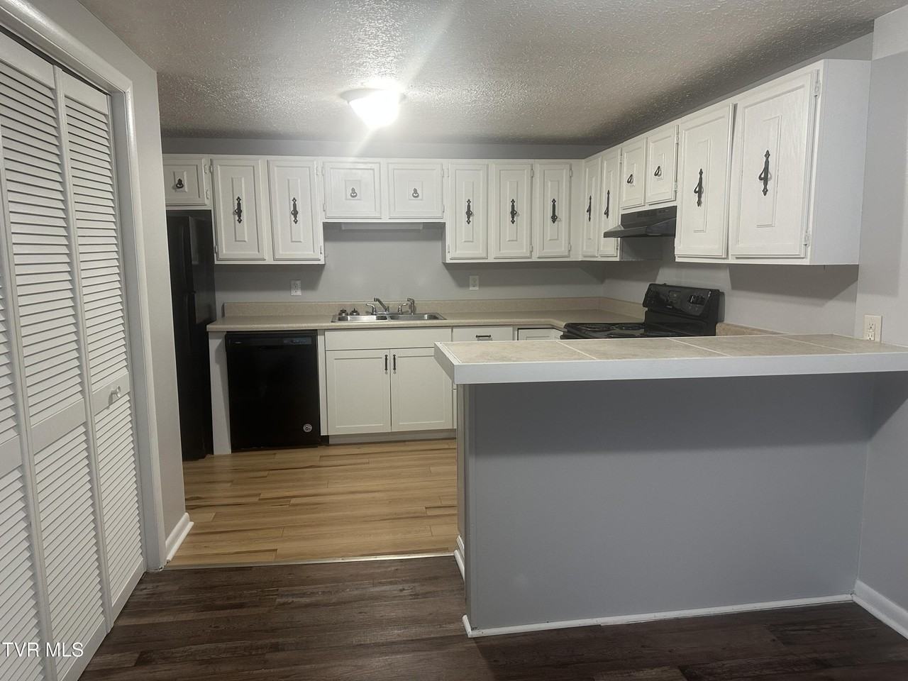160 Kathy Ave #8 - Photo 4 of 9