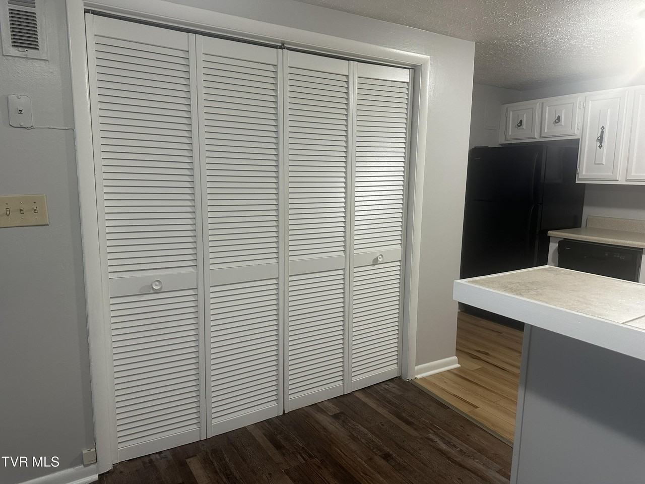 160 Kathy Ave #8 - Photo 5 of 9