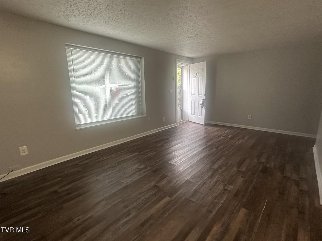 160 Kathy Ave #8 - Photo 6 of 9