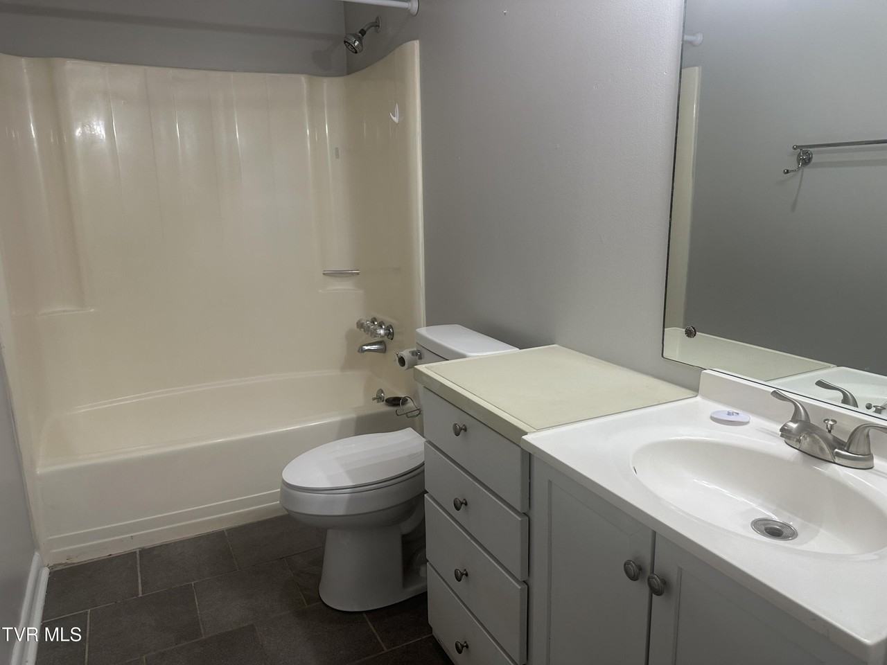 160 Kathy Ave #8 - Photo 7 of 9