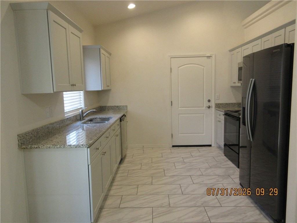 3658 N Irving St - Photo 4 of 12