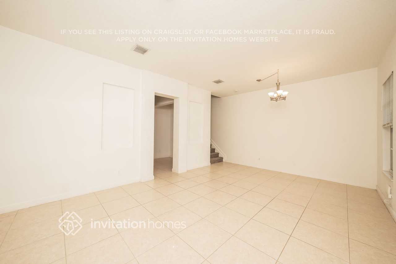 8308 Nw 8th Ter - Photo 4 of 18
