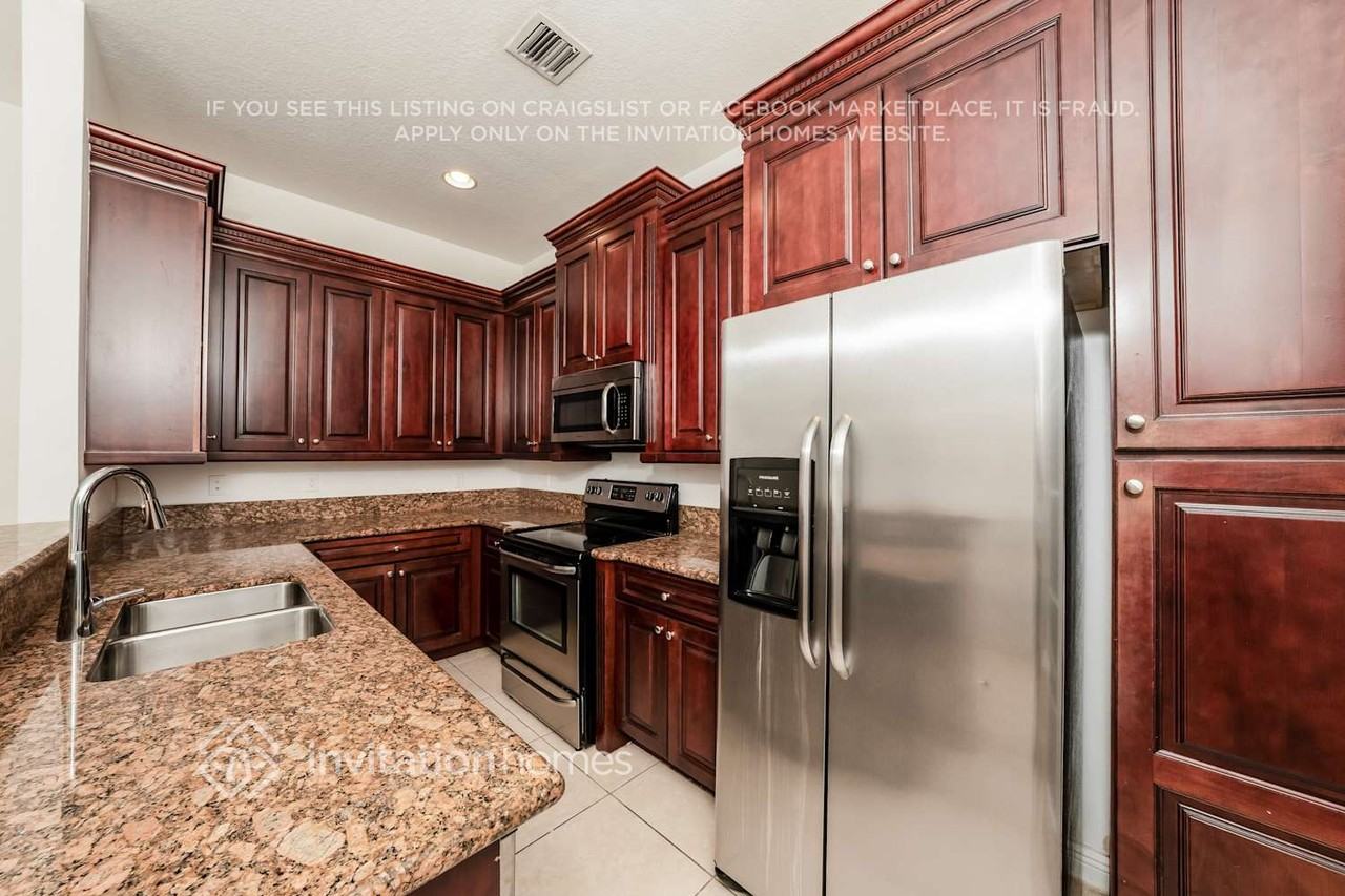 8308 Nw 8th Ter - Photo 5 of 18