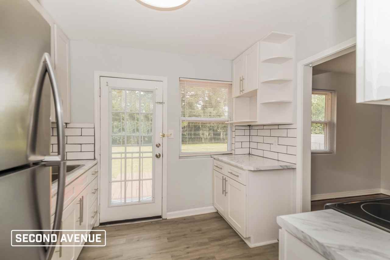 1807 Colby Ave - Photo 6 of 17