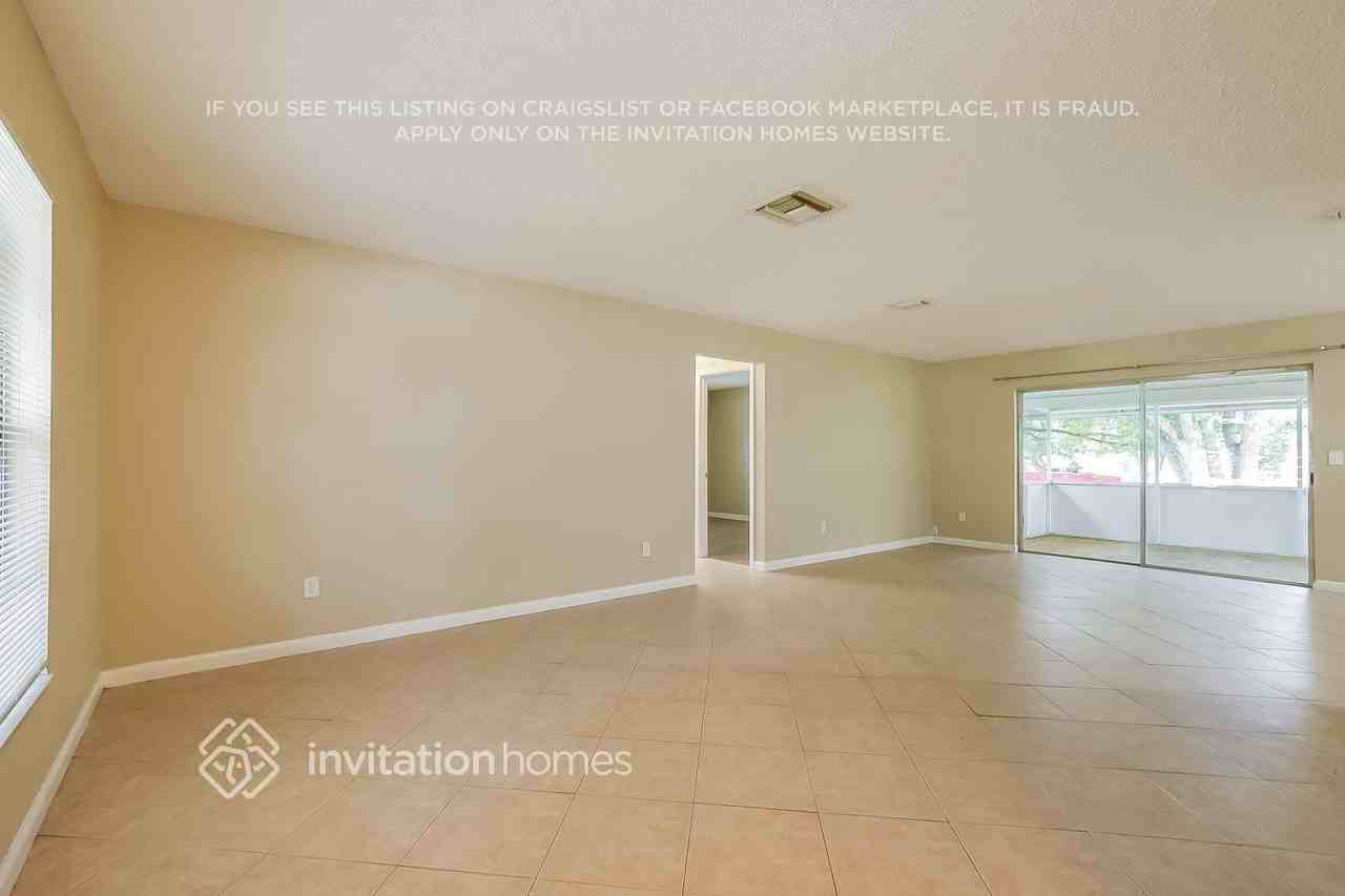 2454 Hope Ave - Photo 3 of 17