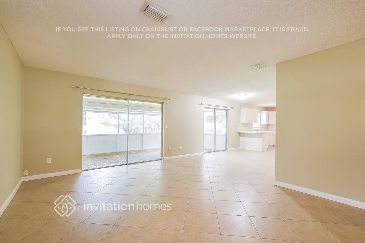 2454 Hope Ave - Photo 4 of 17