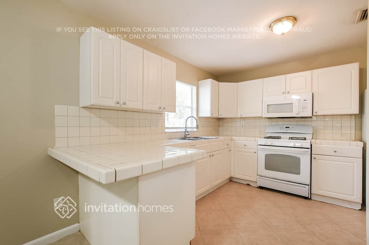 2454 Hope Ave - Photo 7 of 17