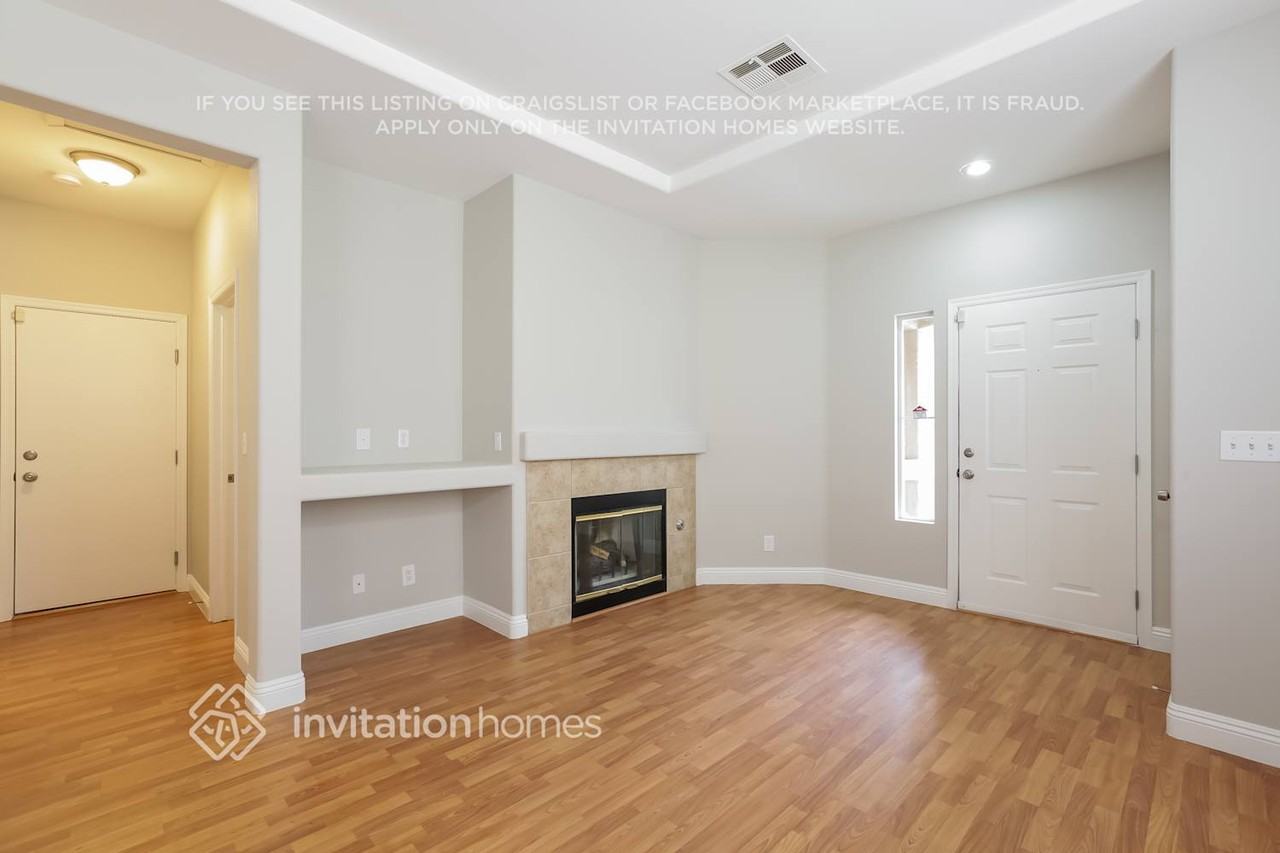 1016 Venetian Hills Ln - Photo 3 of 15