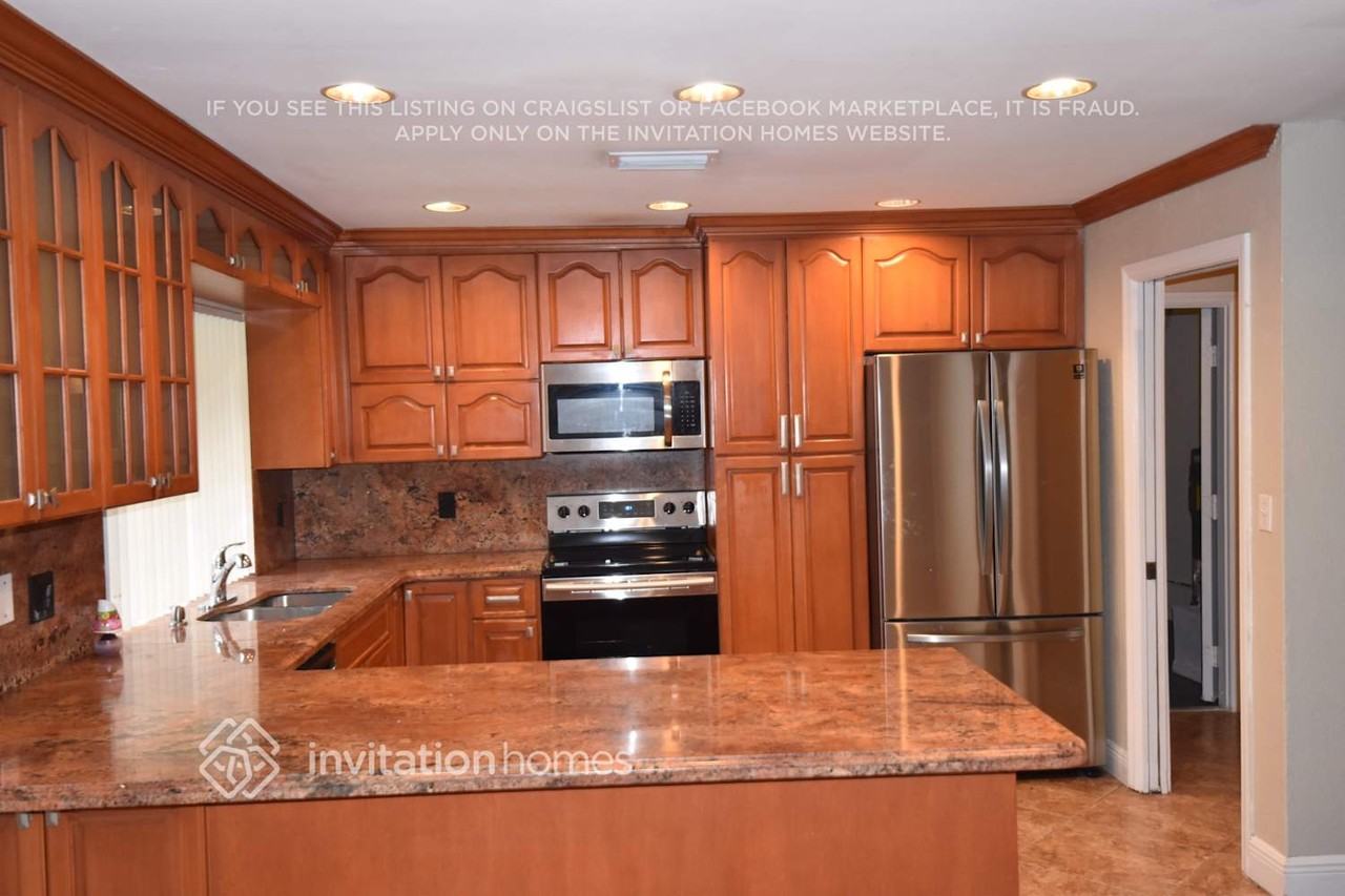 9811 Sw 13th Ct - Photo 5 of 15