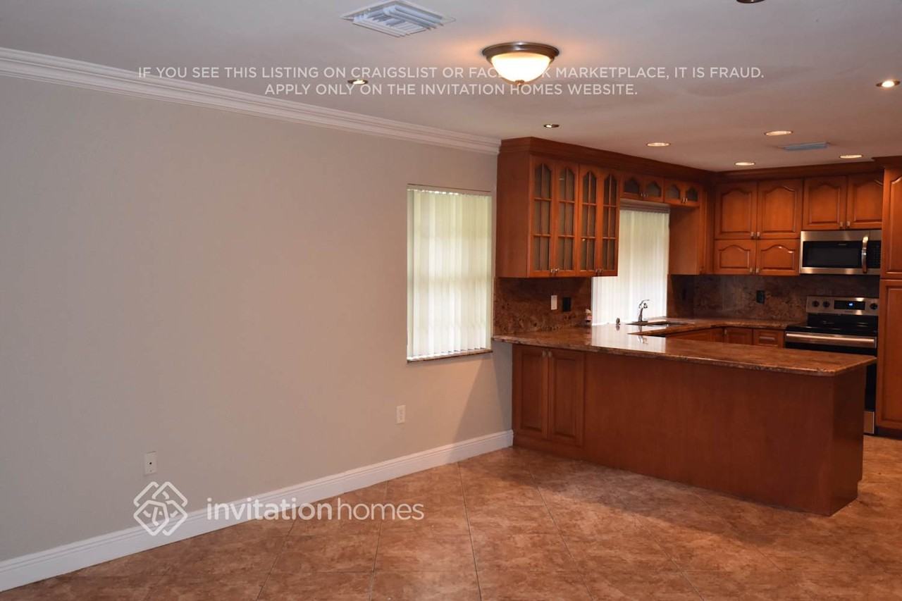 9811 Sw 13th Ct - Photo 6 of 15