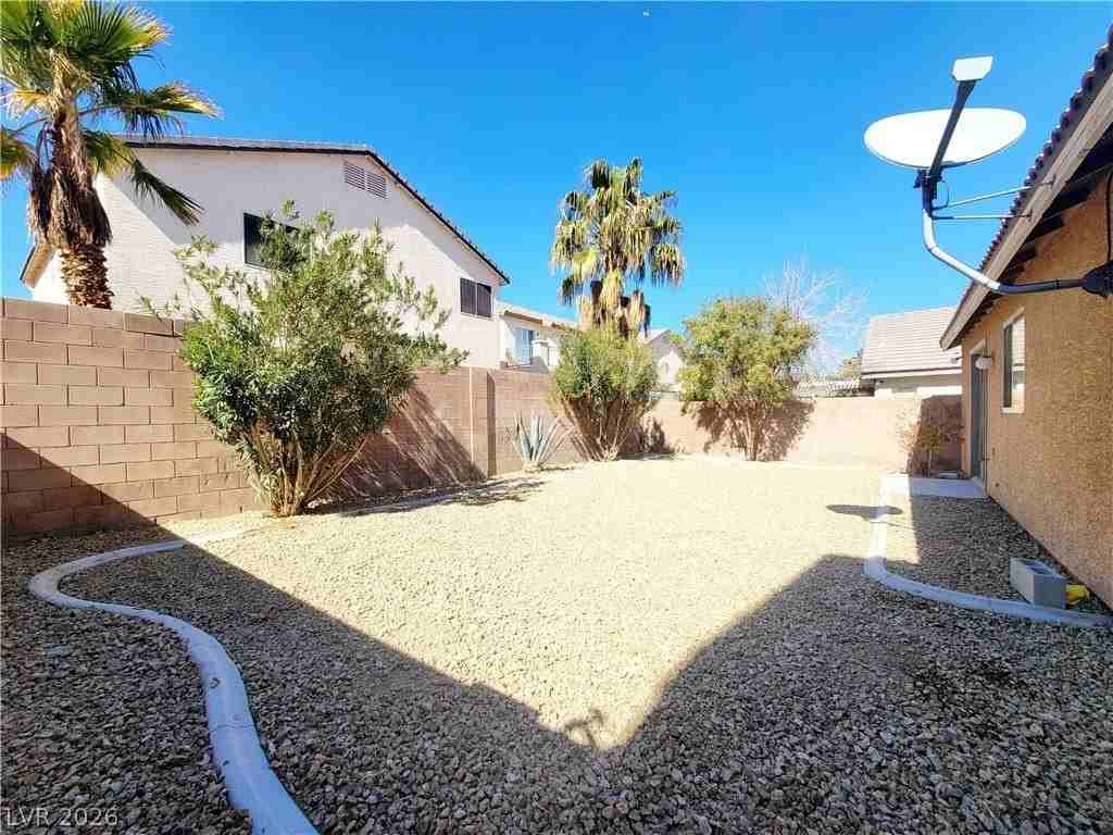 6995 Pacific Coast St - Photo 6 of 21