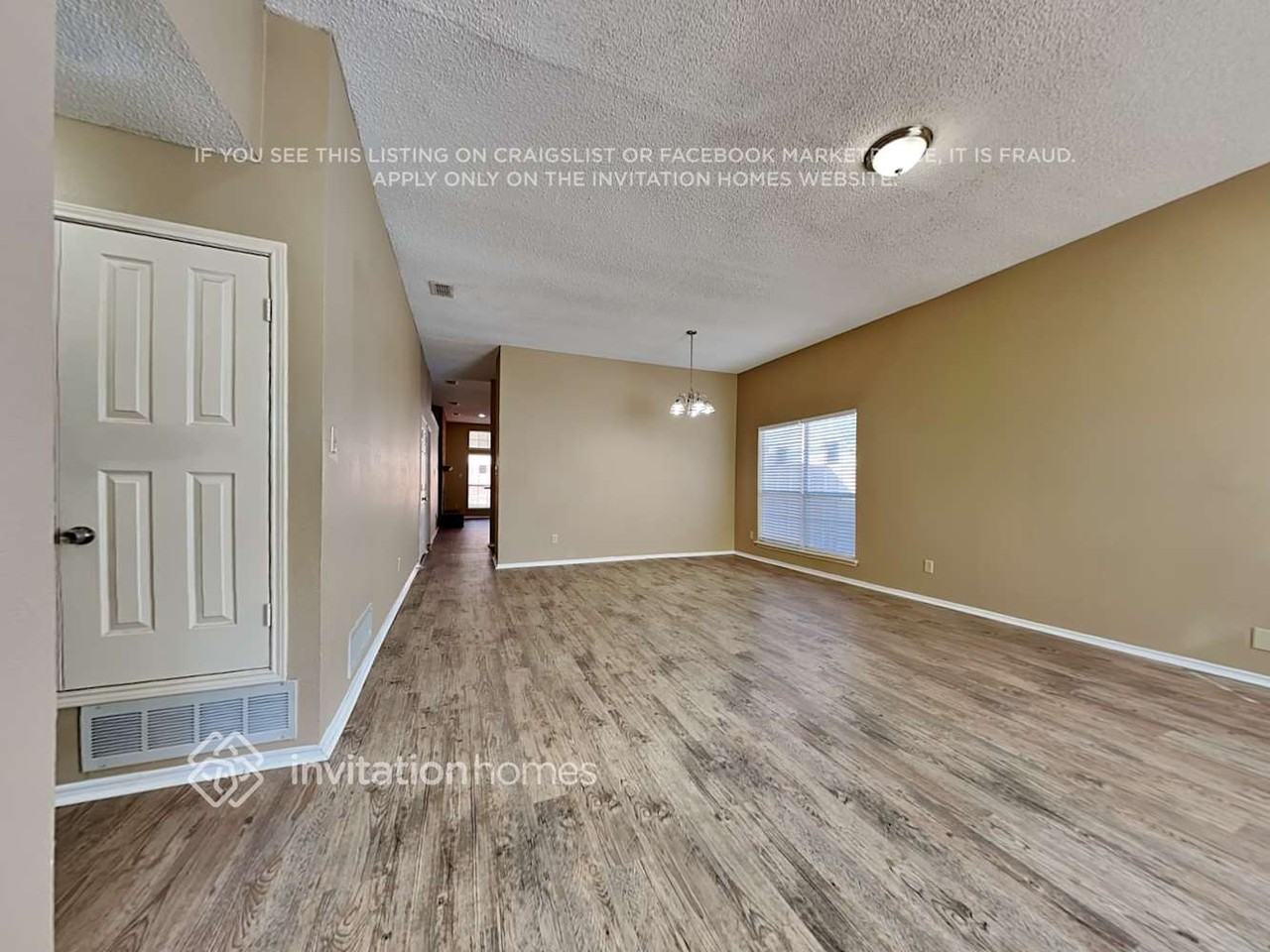 2060 Camelot Dr - Photo 4 of 18
