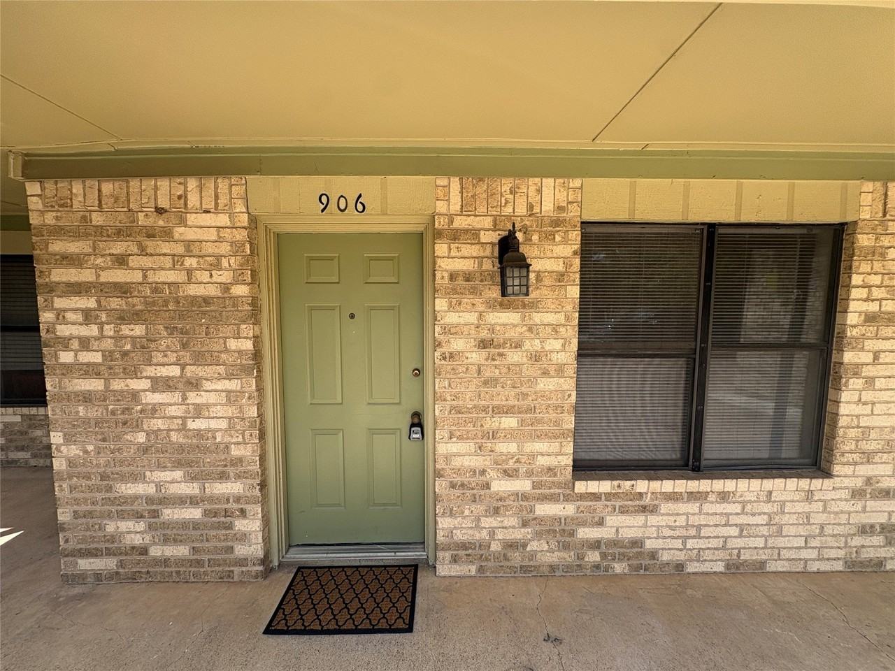 906 N Austin St