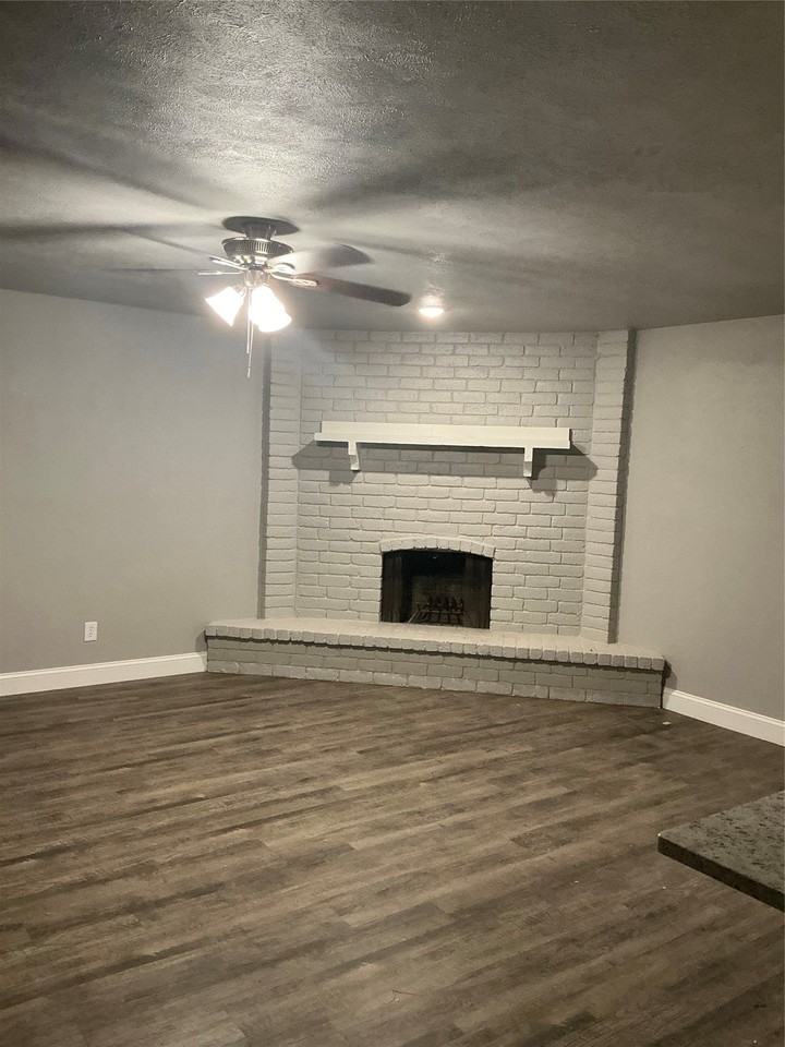 6951 Newberry Ct W - Photo 2 of 11