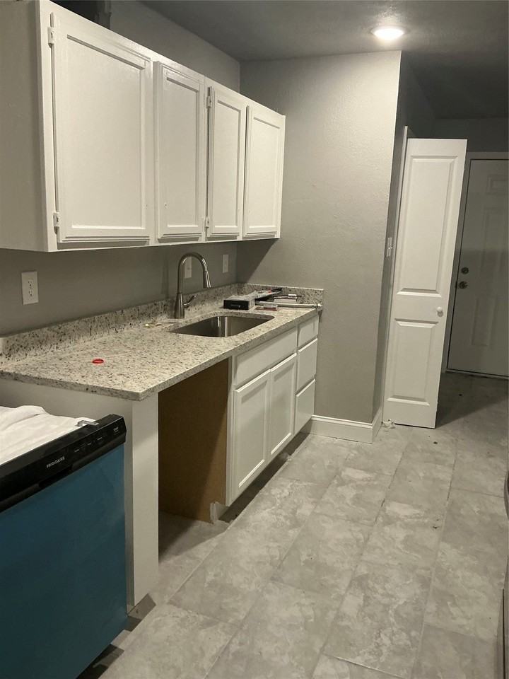 6951 Newberry Ct W - Photo 3 of 11