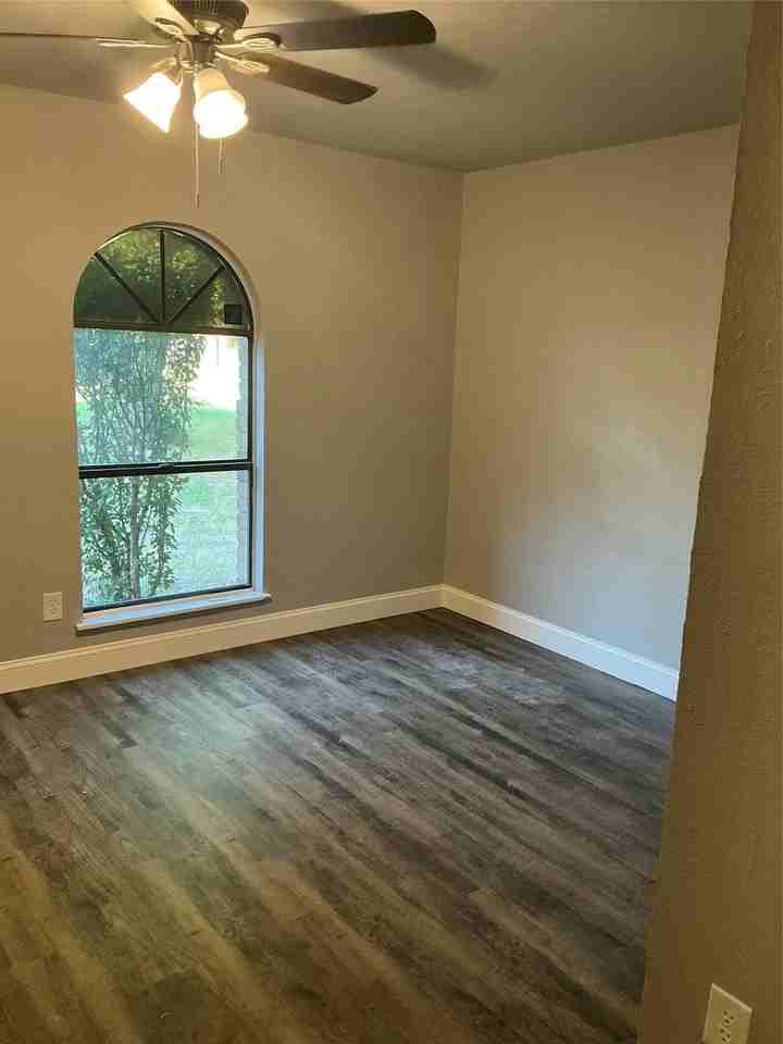 6951 Newberry Ct W - Photo 7 of 11