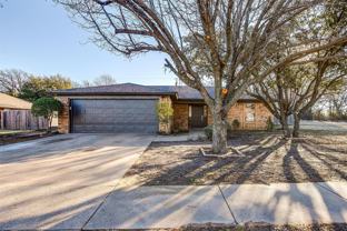 305 Bentley Dr - Photo 1 of 1