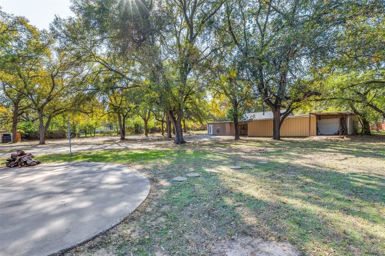 921 Corry A Edwards Dr - Photo 2 of 26
