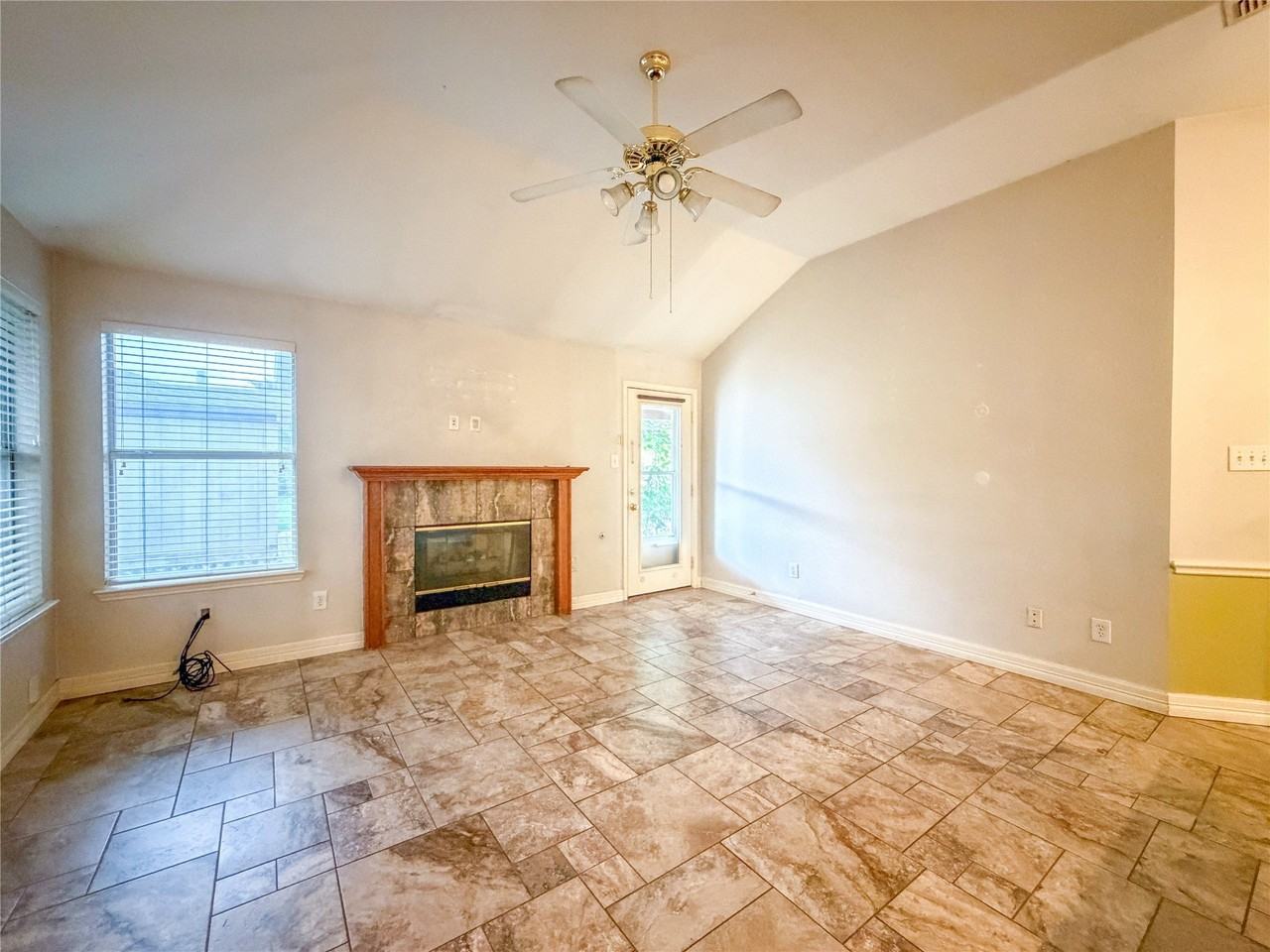 2752 Scarborough Dr - Photo 7 of 21