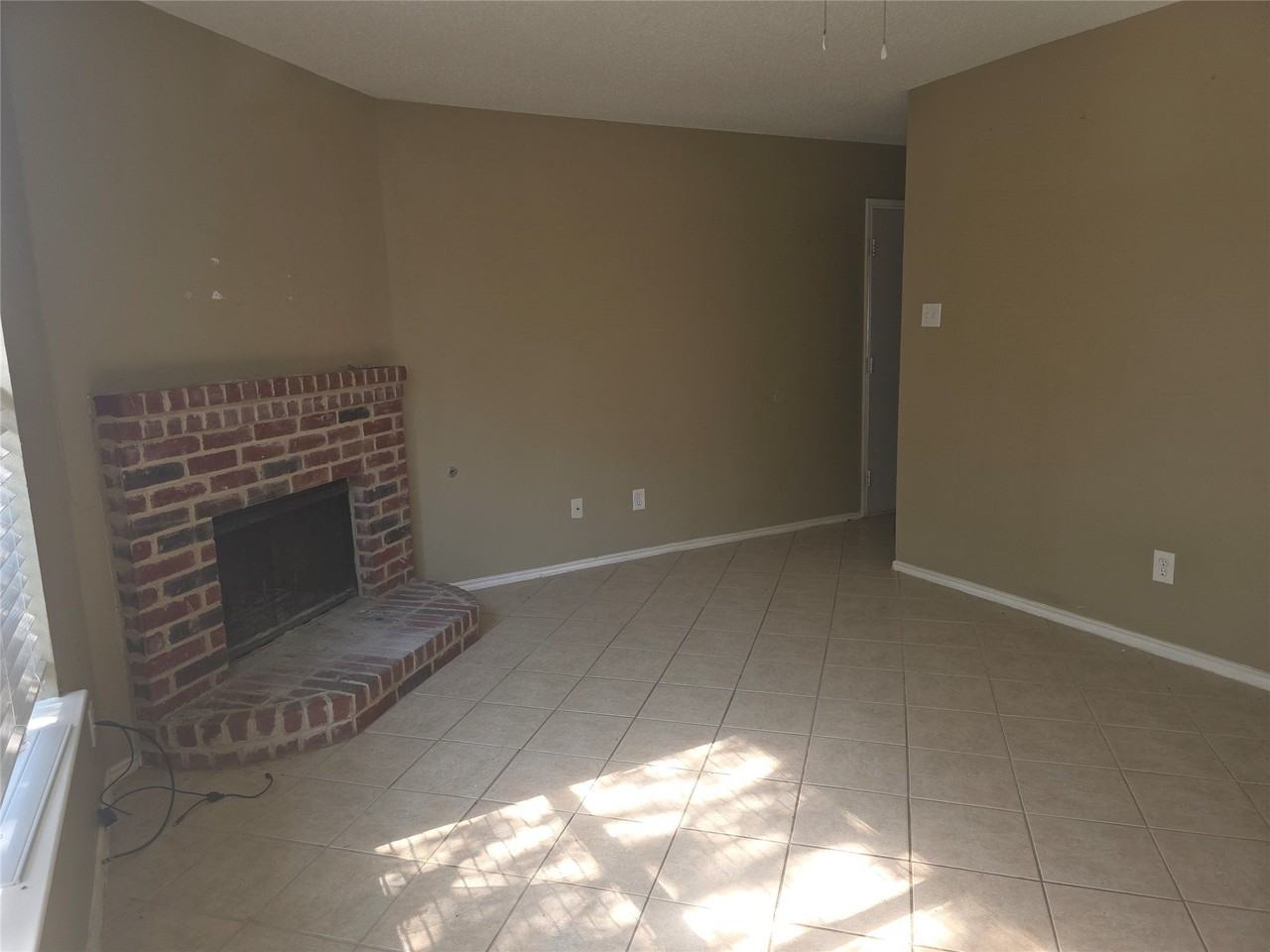 1717 Creekbend Dr - Photo 6 of 10