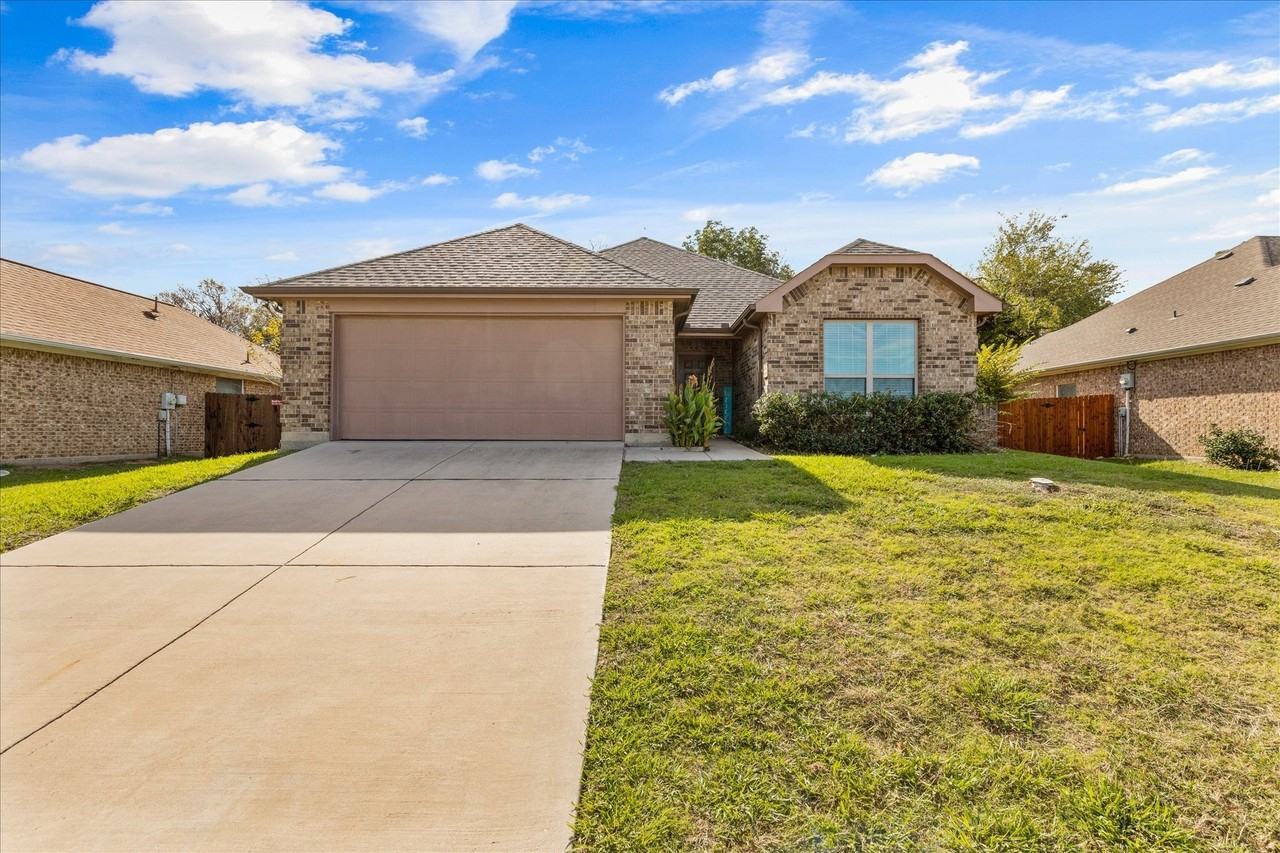 713 Oakmont Dr - Photo 4 of 34
