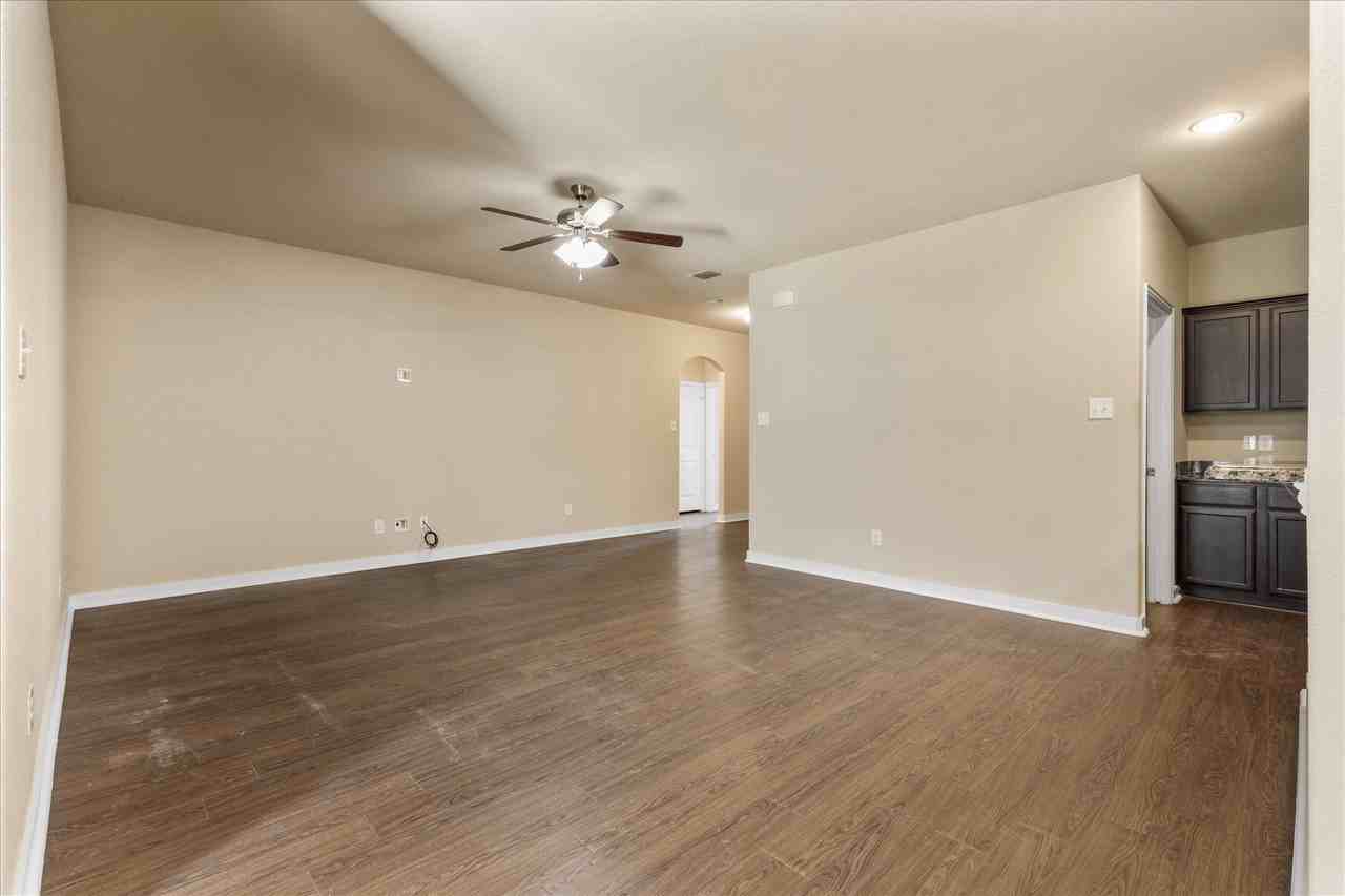 713 Oakmont Dr - Photo 6 of 34