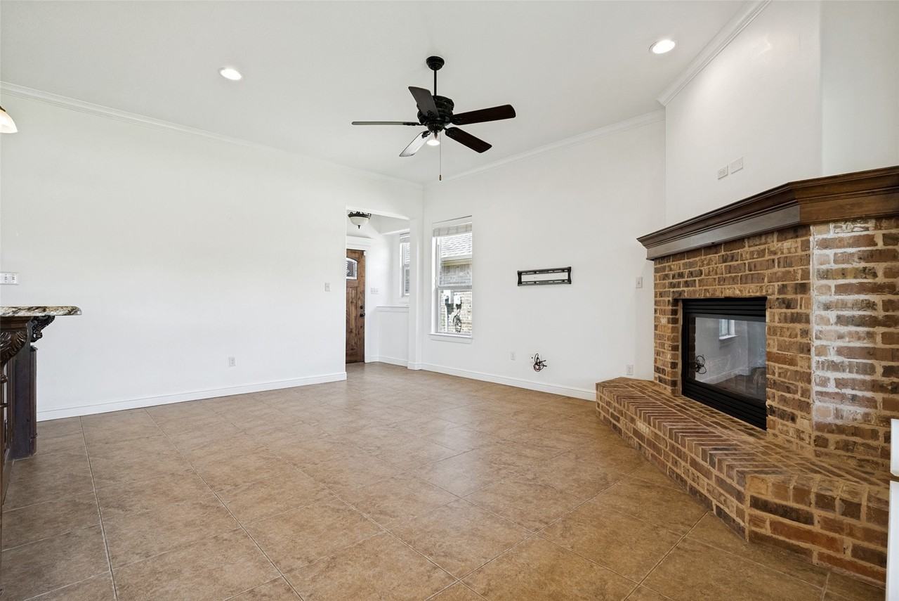 204 Captains Ct - Photo 5 of 28
